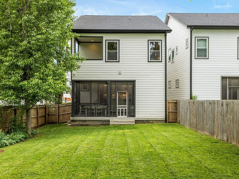 532 Westboro Dr — Photo 35