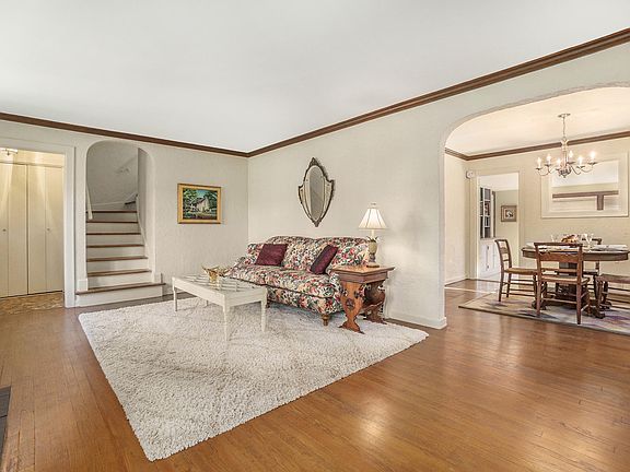 4th image of 2327 Tipperary Rd