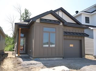 557 Paakanaak Ave, Ottawa, ON K1X0H3