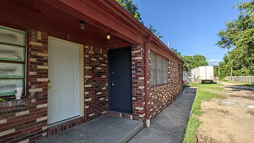 1042 S Everett Ave Photo 1