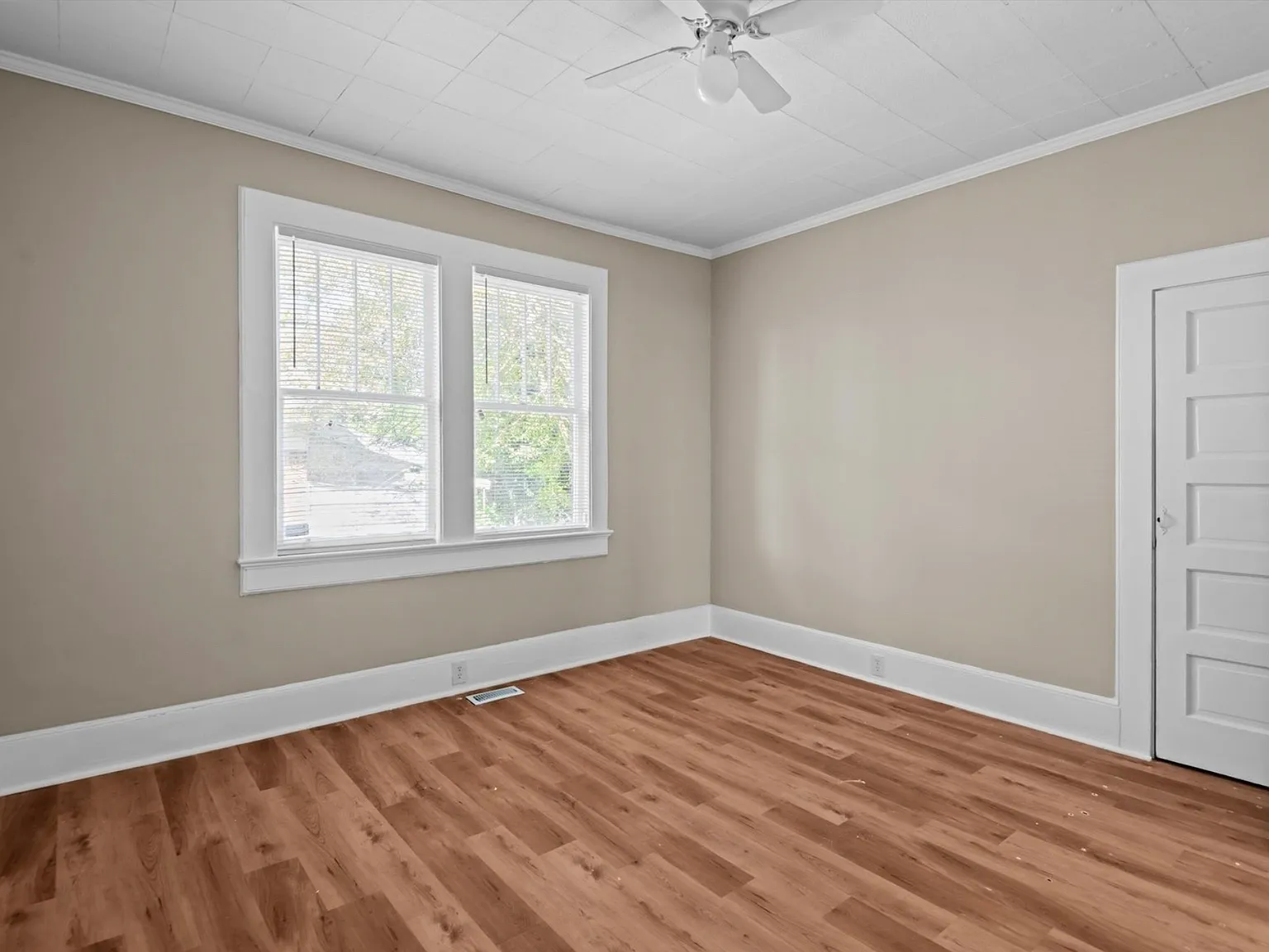 5 bed, 1673 sqft, $2,500 — Photo 4