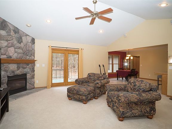 3rd image of 929 S Pinecroft Ln