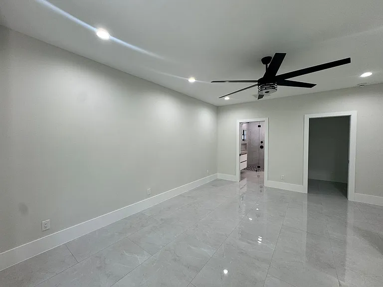 271 Price St — Photo 10
