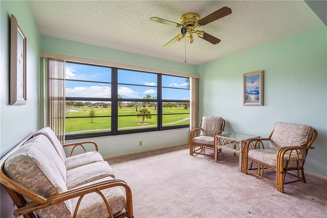 26 Plantation Dr APT 202