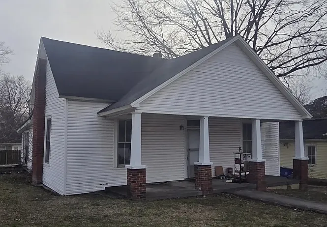 3 bed, 1234 sqft, $1,100 — Photo 1