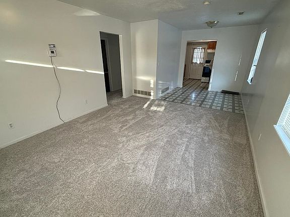 4th image of 524 Burlington Rd