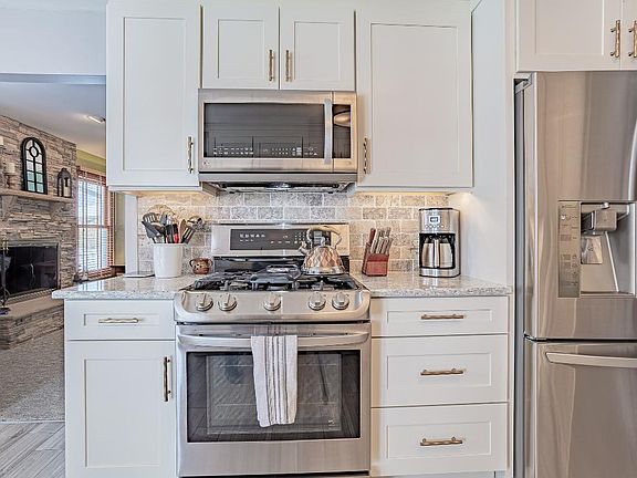 5th image of 582 Tarpon Ct
