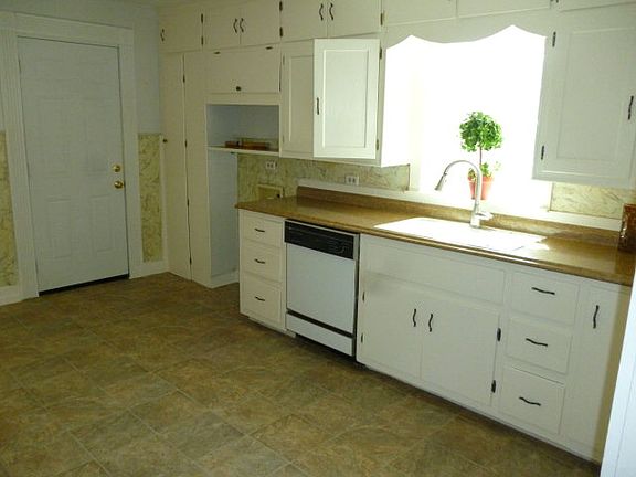 3rd image of 333 W 9th St
