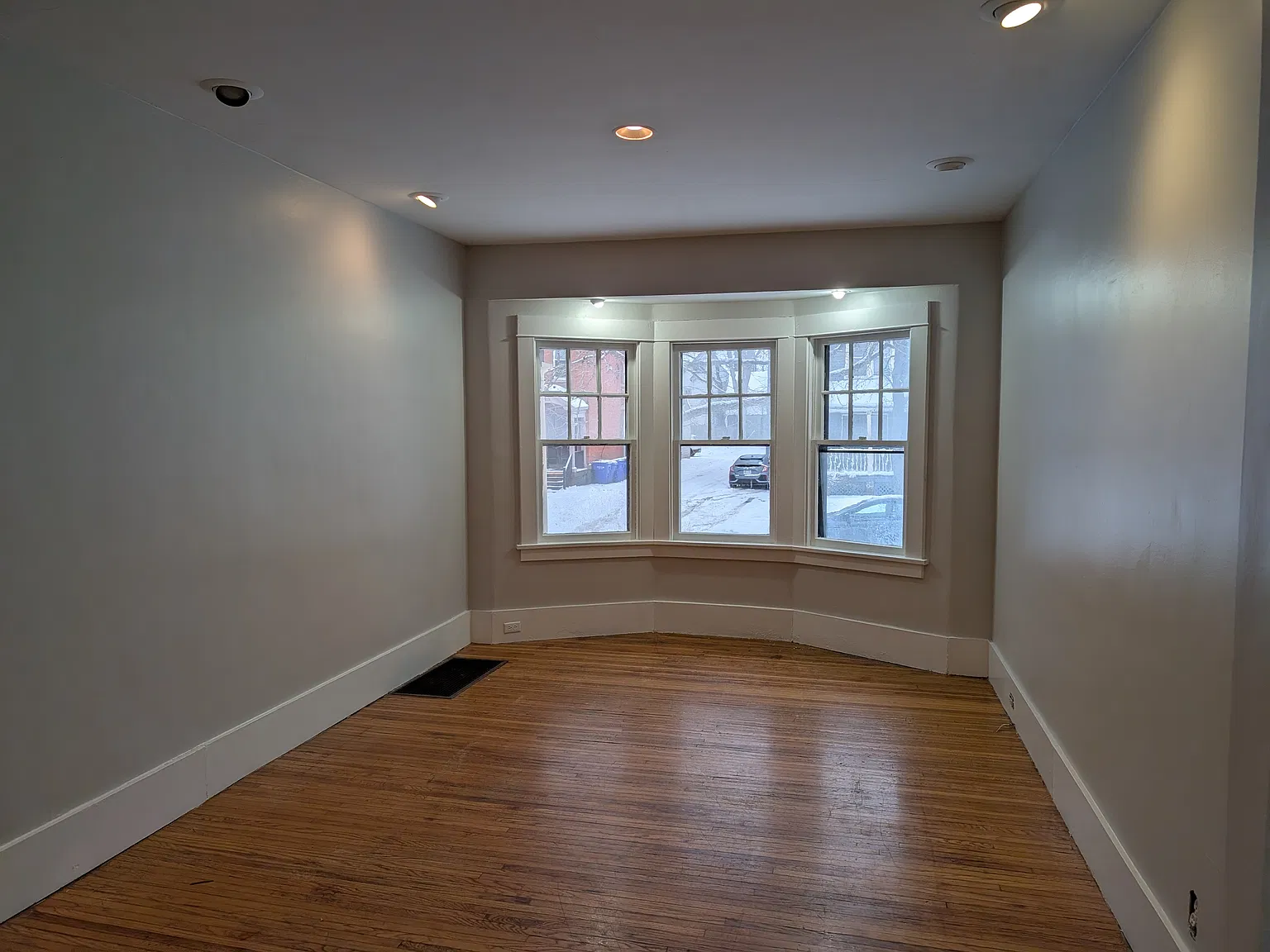 4 bed, 2500 sqft, $2,000 — Photo 2