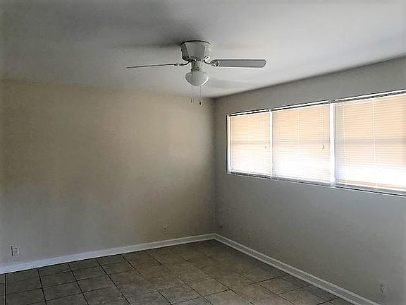 3rd image of 1308 1/2 15th St #1