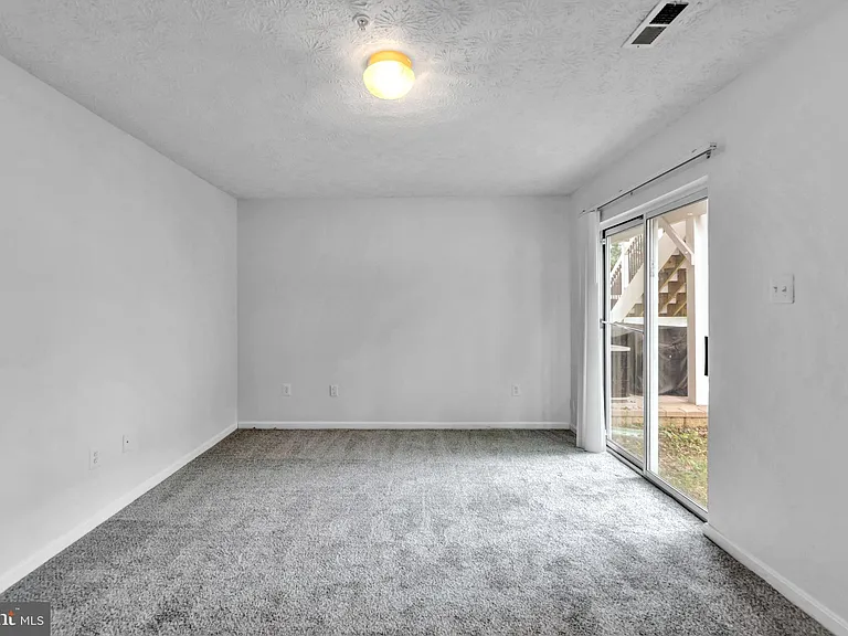 2406 Lemontree Ln — Photo 36