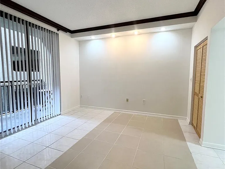 540 Brickell Key Dr — Photo 3
