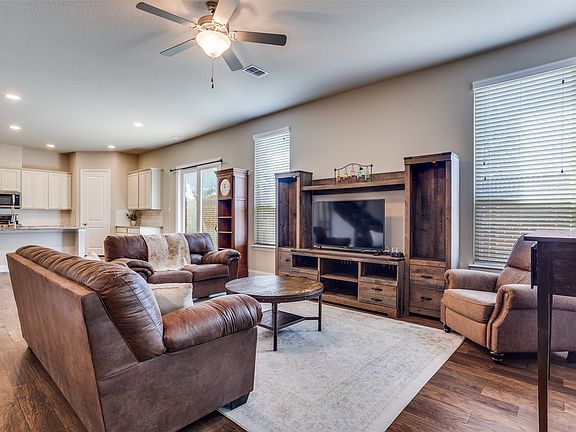 3rd image of 1428 Pebble Way