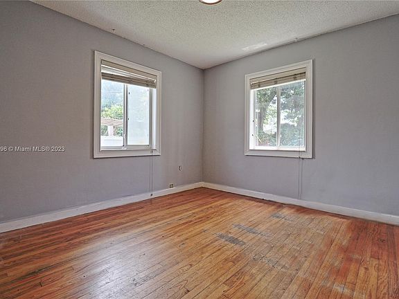 5th image of 2001 SW 37th Ave