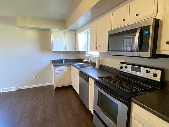 3rd image of 2659 Stanford Dr