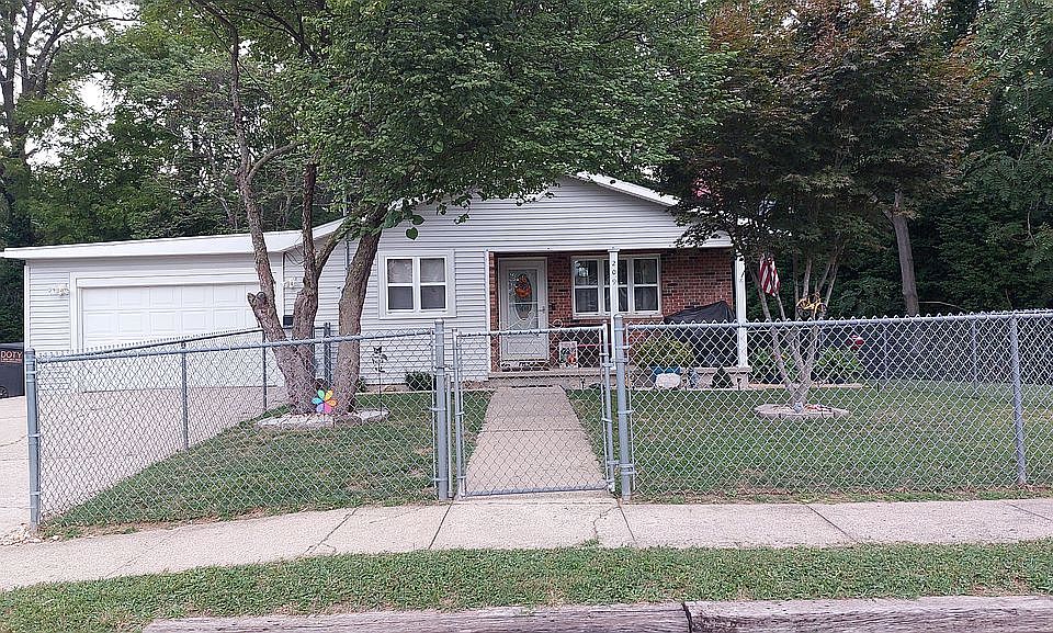 1st image of 209 S 6th St