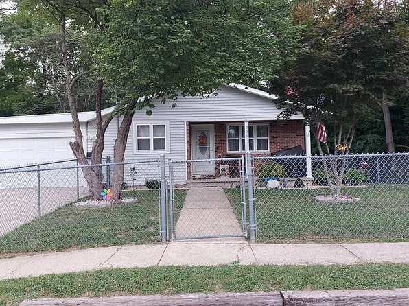 209 S 6th St, Greenville, IL 62246