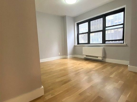 3rd image of 305 E 47th St #4H