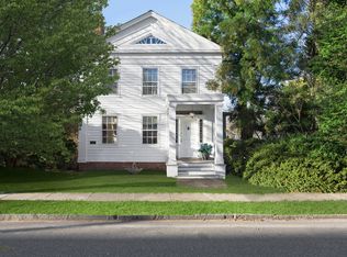 11 Henry St, Sag Harbor, NY 11963