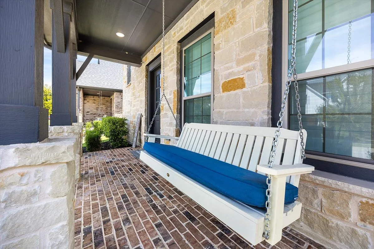 4 bed, 3287 sqft, $3,999 — Photo 4