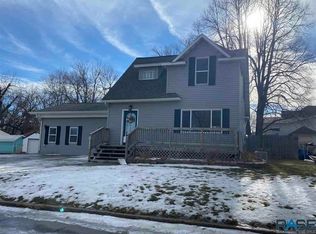 617 W Cedar Ave, Mitchell, SD 57301