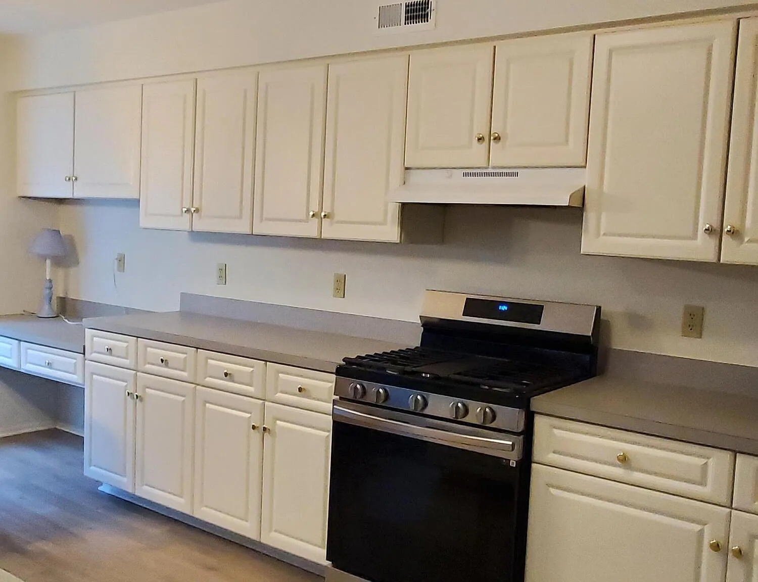 3 bed, 2.5 bath, 1929 sqft, $3,200 — Photo 3
