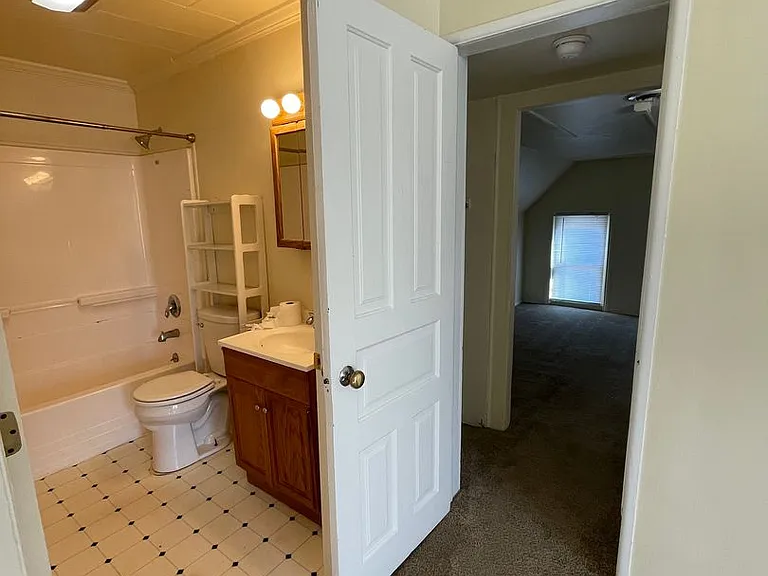 516 N Adams St — Photo 9