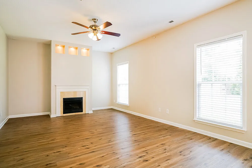 3 bed, 2.5 bath, 1984 sqft, $3,420 — Photo 4