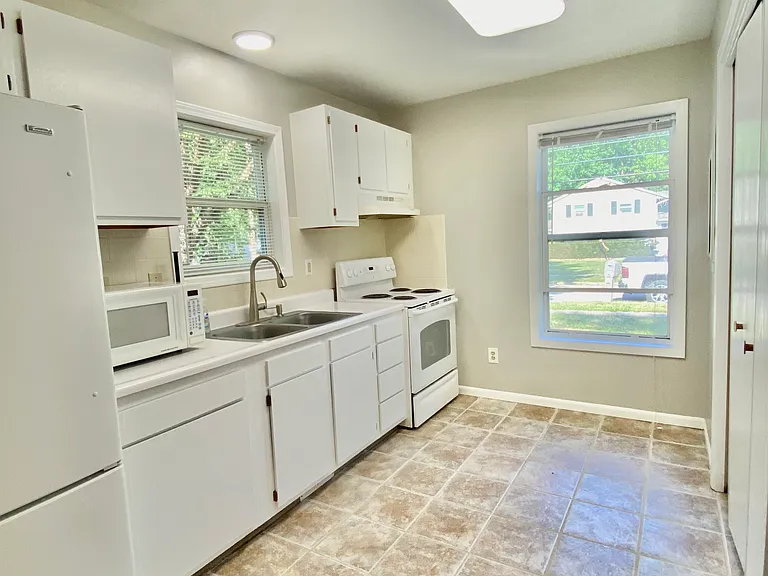 6528 Rosebelle Ave — Photo 11