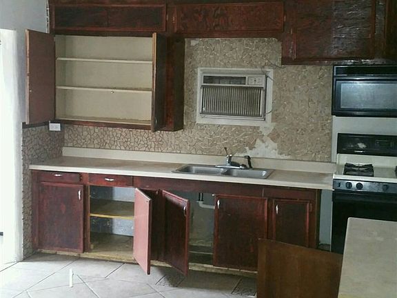 3rd image of 707 E Tilden St