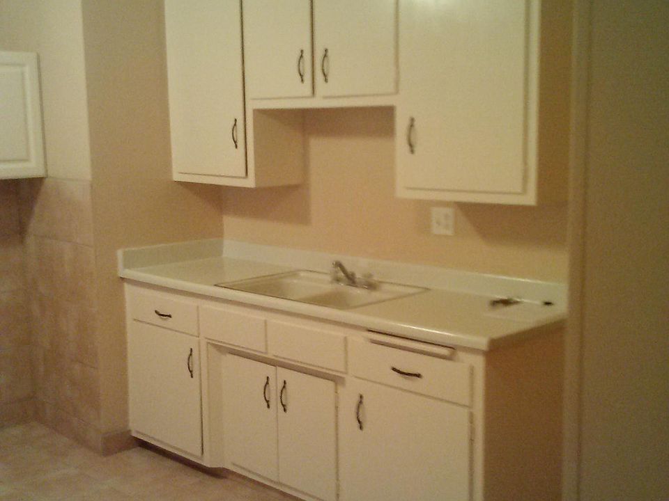 2nd image of 5418 Bishop St
