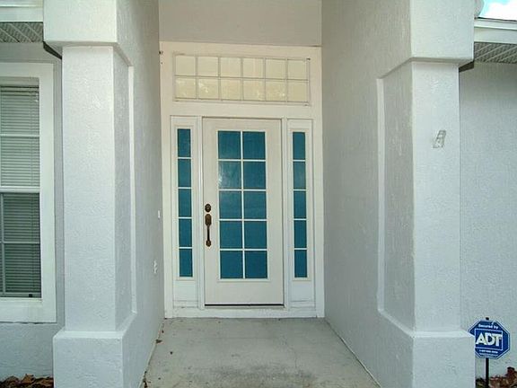 3rd image of 307 Country Lakes Cir
