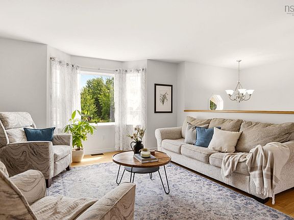 3rd image of 19 Marjorie Dr
