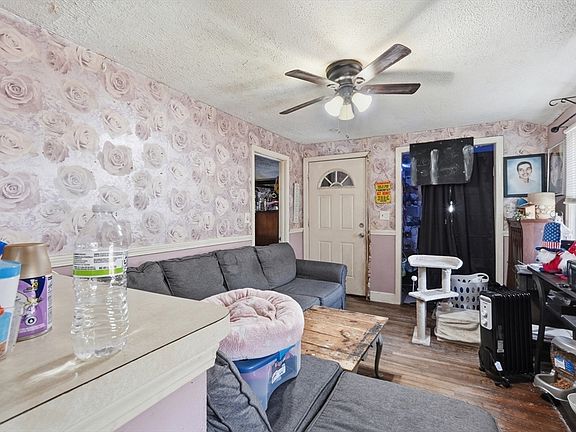 3rd image of 22 Wildwood Rd
