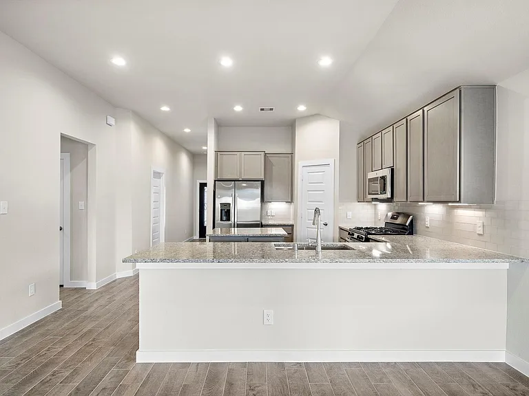 3327 Tilley Dr — Photo 17