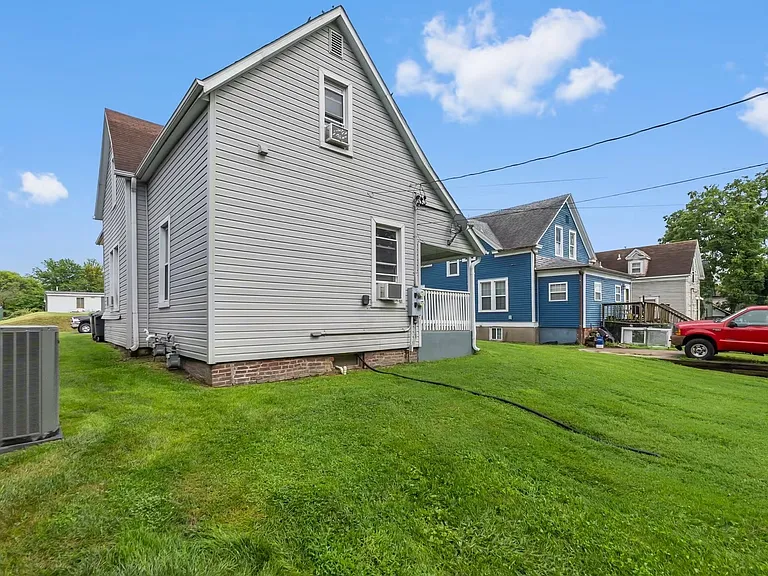 9 S Benton St #A — Photo 2