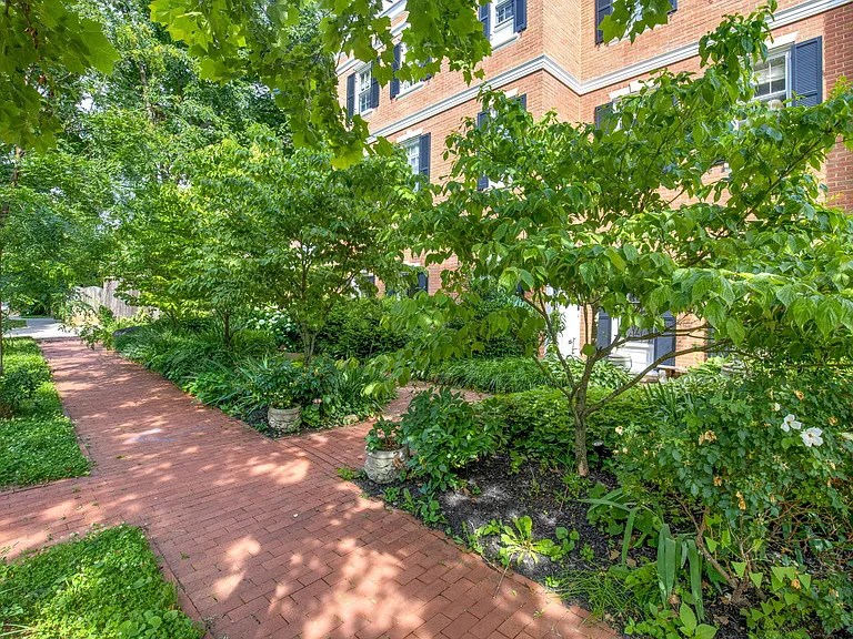 3909 Watson Pl NW — Photo 47