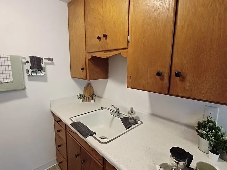 Prospect Manor — Photo 18