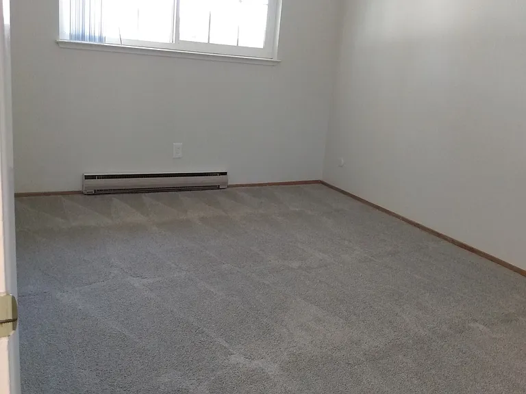 Redwood Apartments — Photo 20