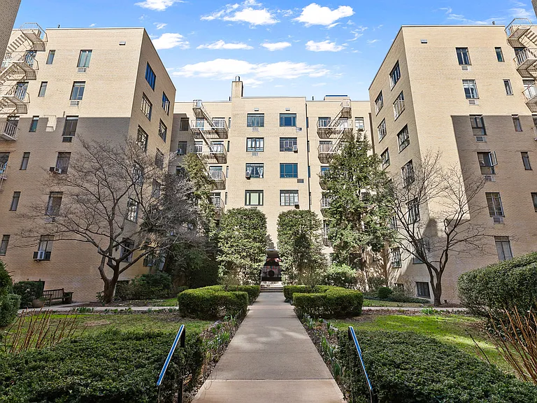 250 W 24th St #2AE — Photo 8