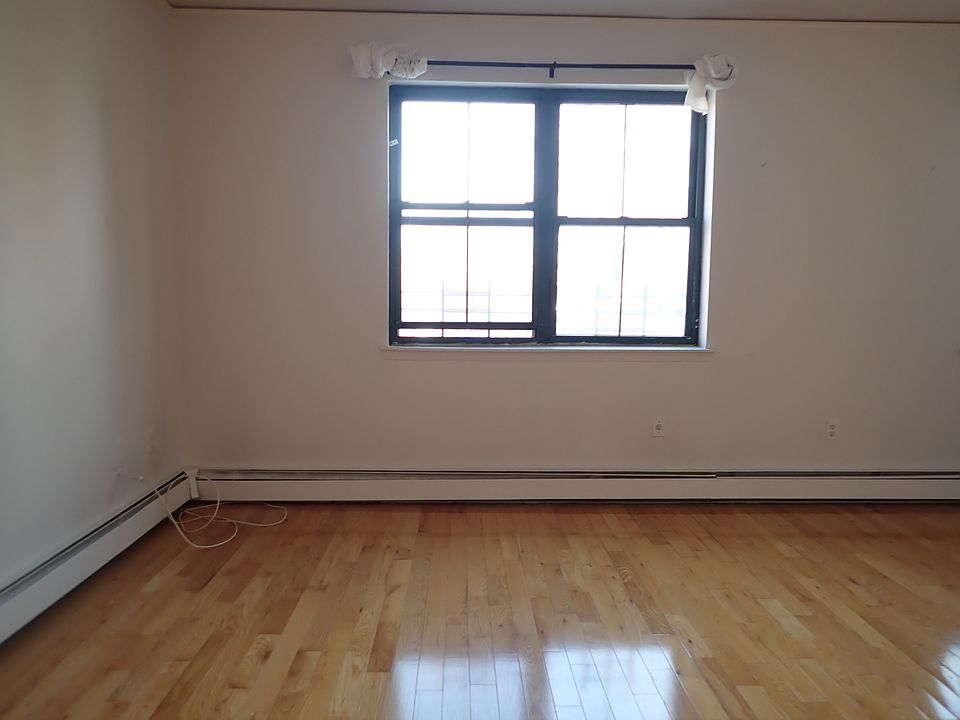 1st image of 418 Carlton Ave #3