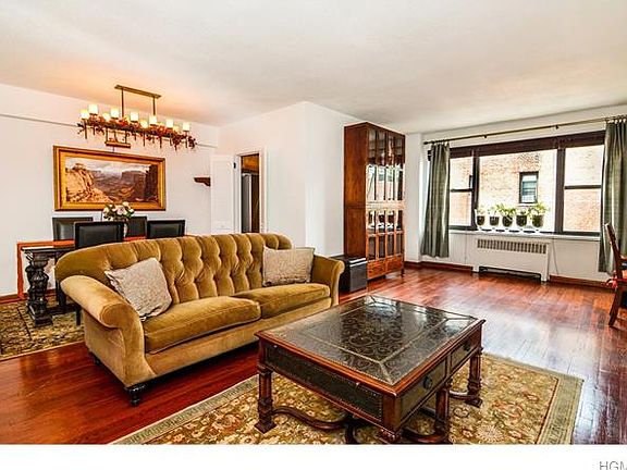 2nd image of 325 Main St APT 5G