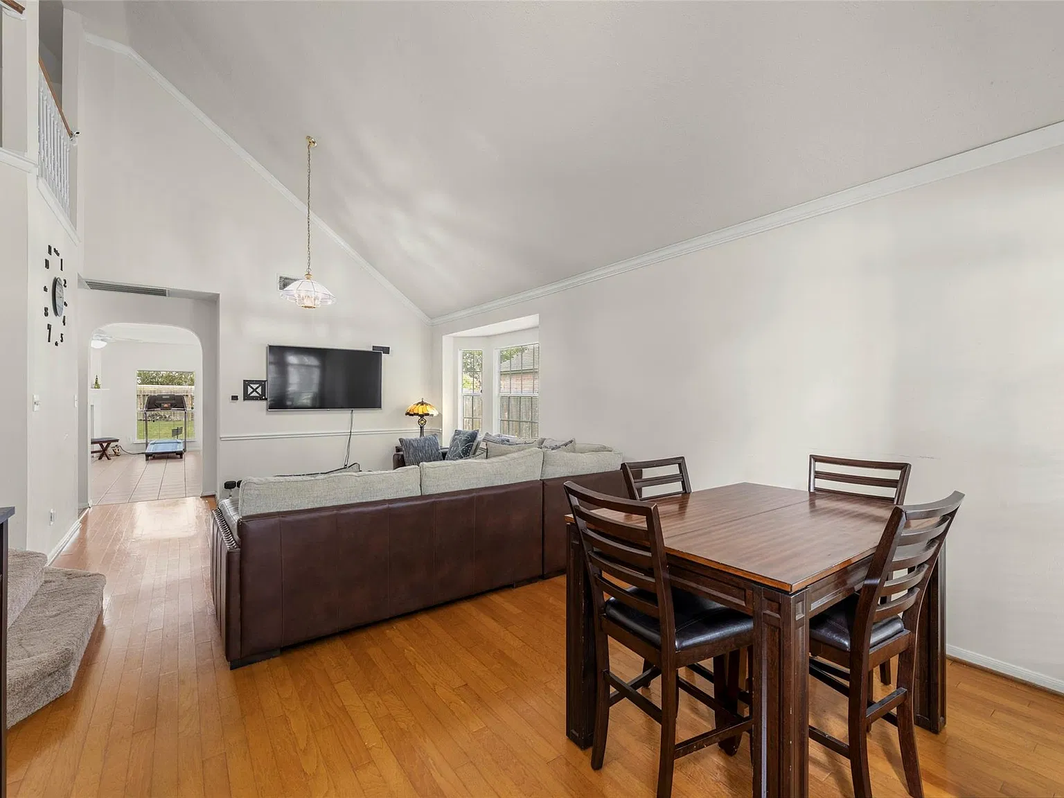 4 bed, 2.5 bath, 2703 sqft, $2,500 — Photo 4