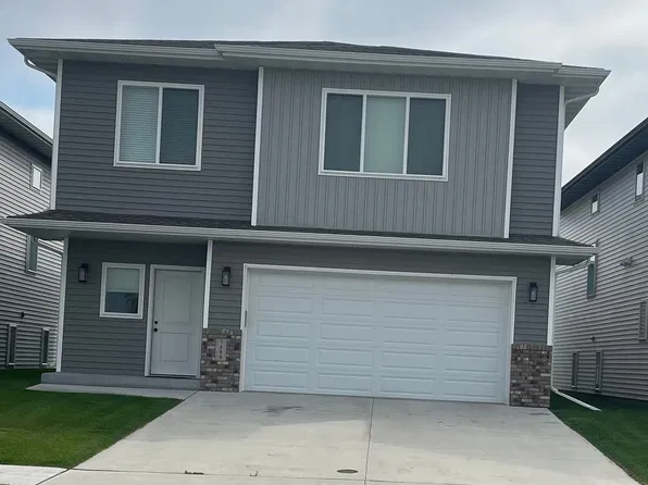 7488 24th St S, Fargo, ND 58104