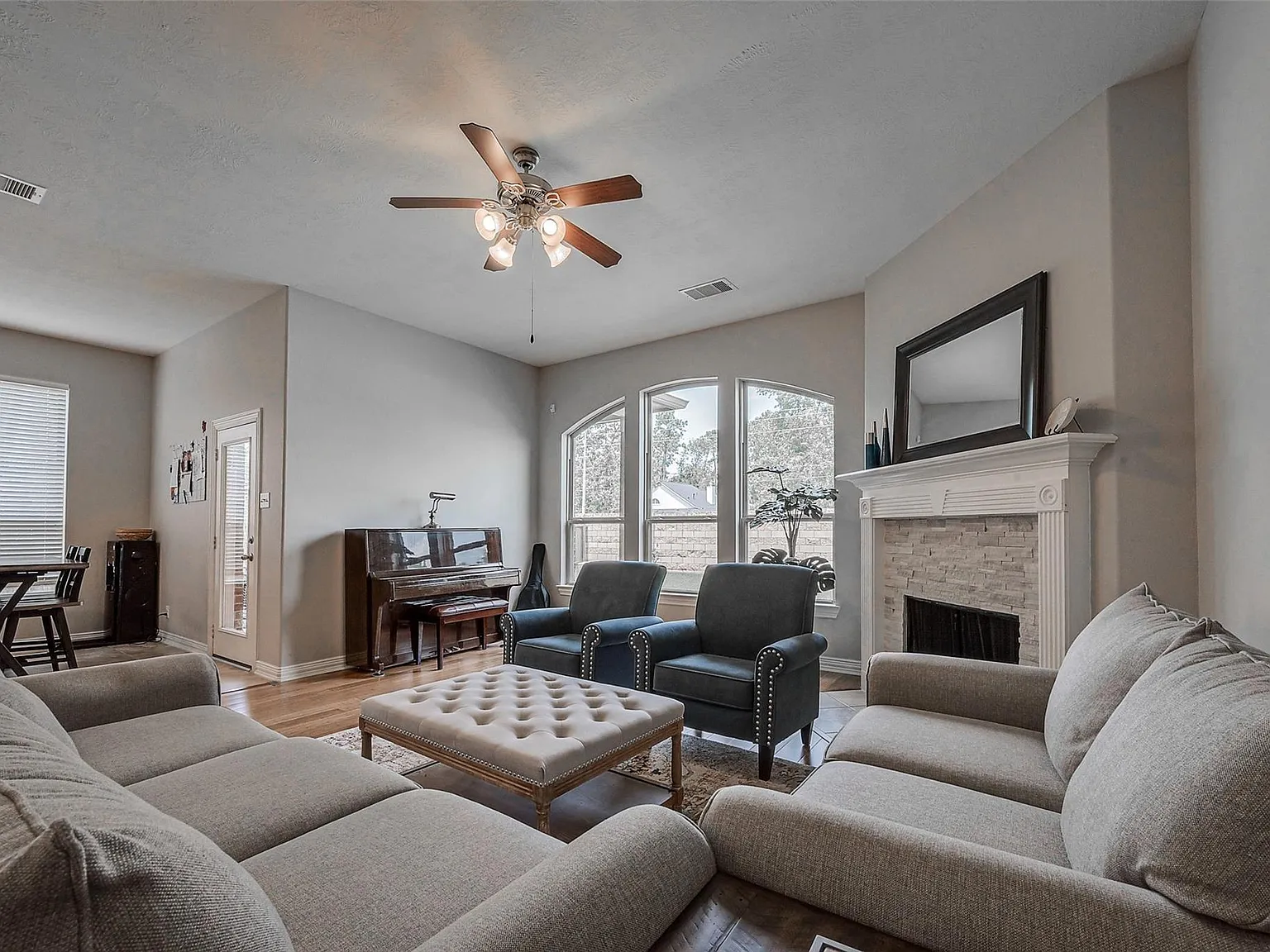 4 bed, 3.5 bath, 3357 sqft, $3,500 — Photo 1