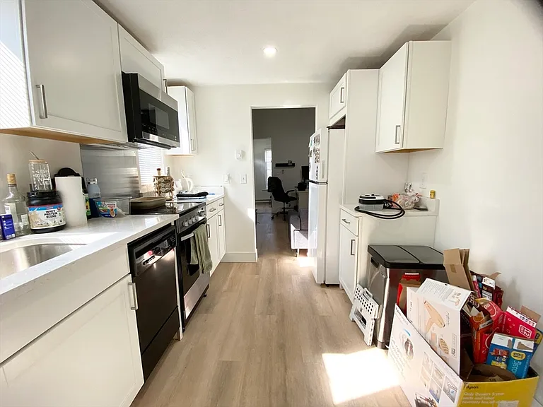 568 Main St #3 — Photo 3