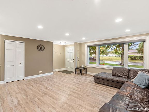 4th image of 908 Cranbrook Dr