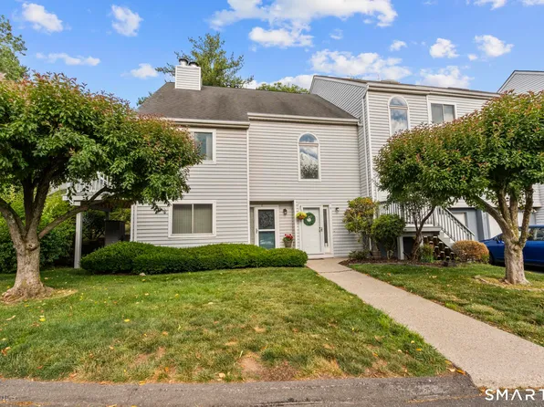 9 Clubhouse Drive, Cromwell, CT 06416