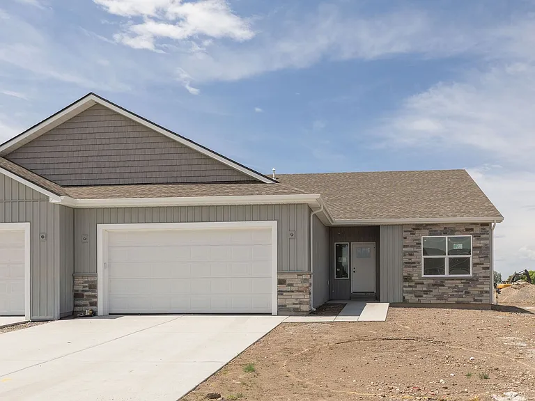 688 Idaho Ave — Photo 1