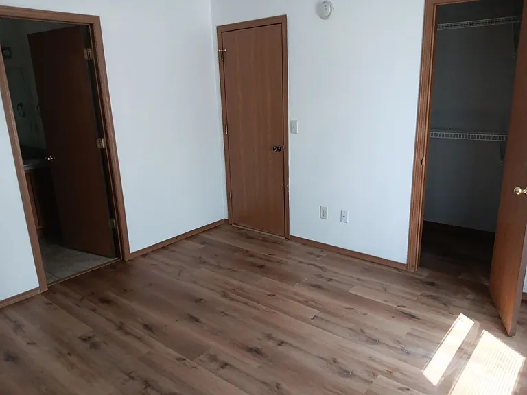304 & 306 E Asher Ct #306 — Photo 4